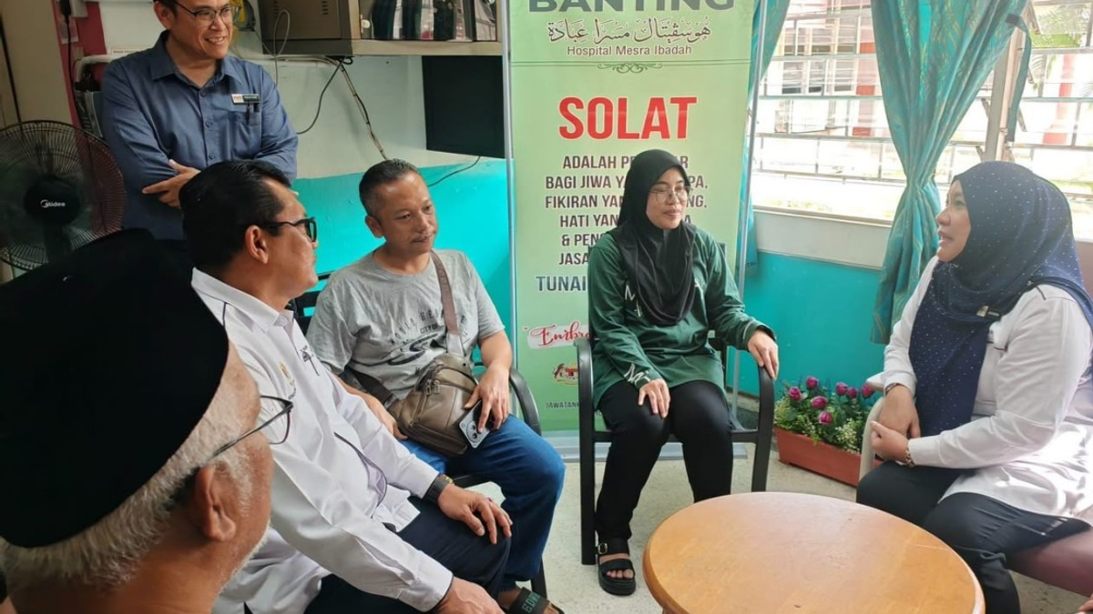 Selangor Education Department Visits Student Wounded in Banting School Stabbing
