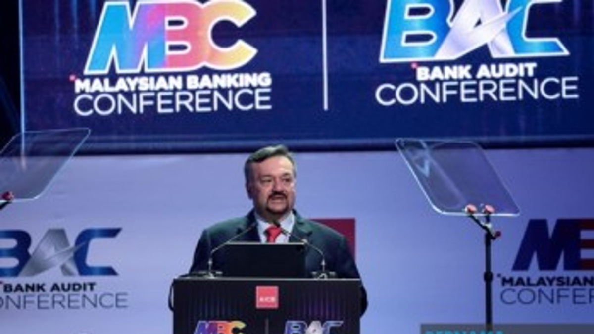 Malaysia's Finance Minister Urges Human-AI Partnership as Banking Evolves