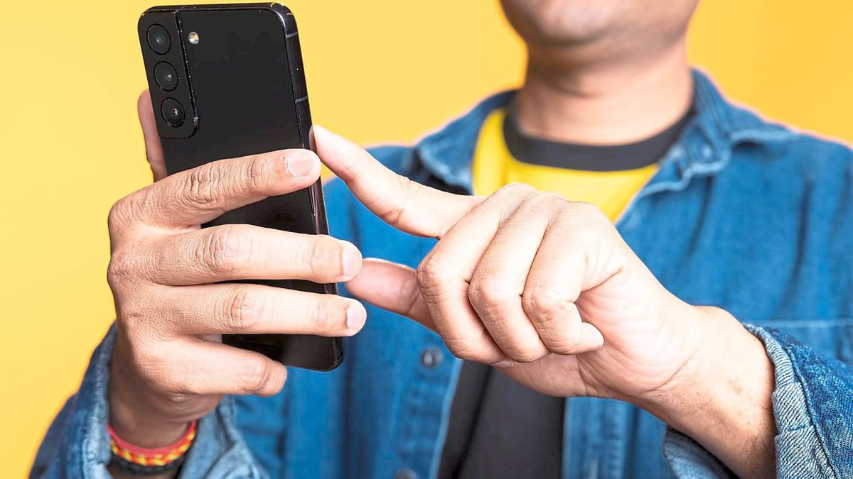 Malaysia's Data Protection Agency Launches Probe into Maxis Customer Information Leak