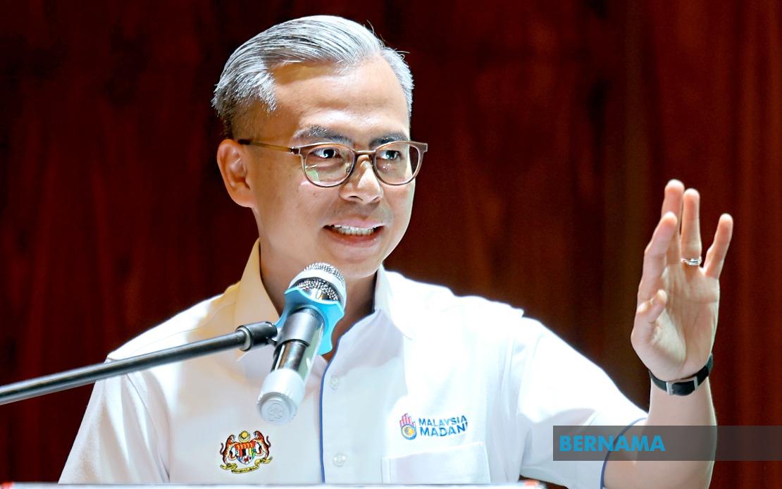 Fahmi Pushes Telcos to Tackle Rural Connectivity Gaps