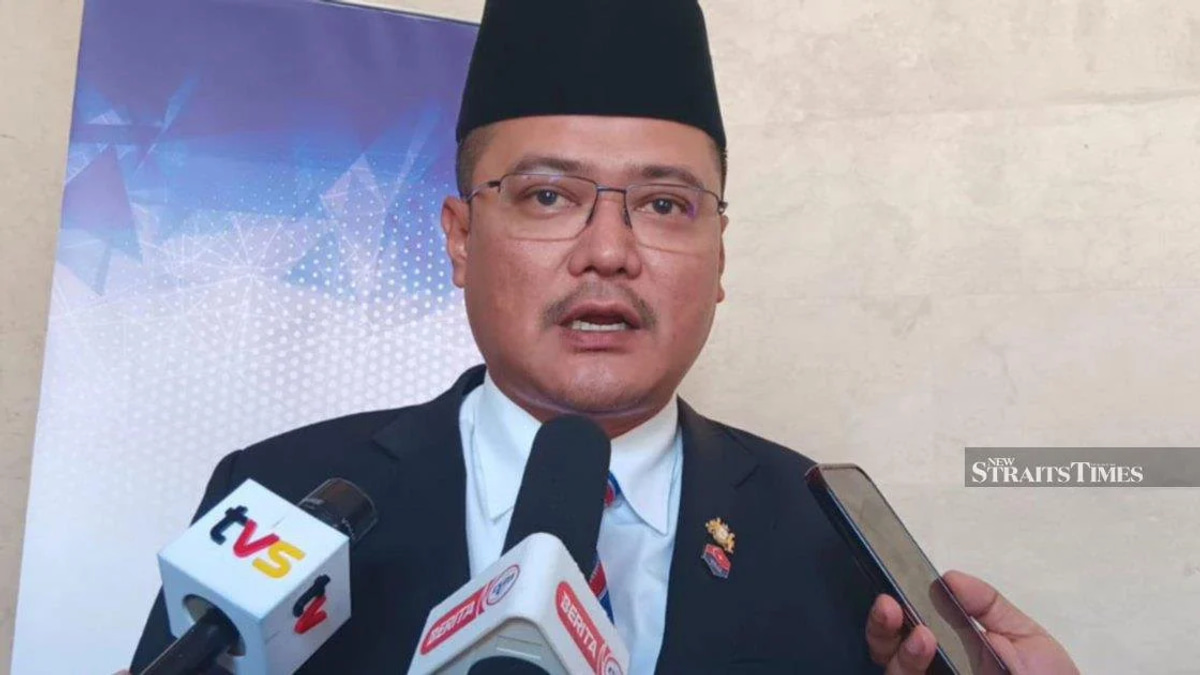 Johor BN condemns ex-speaker's palace allegations as Umno Youth claims 'hundreds' file police reports