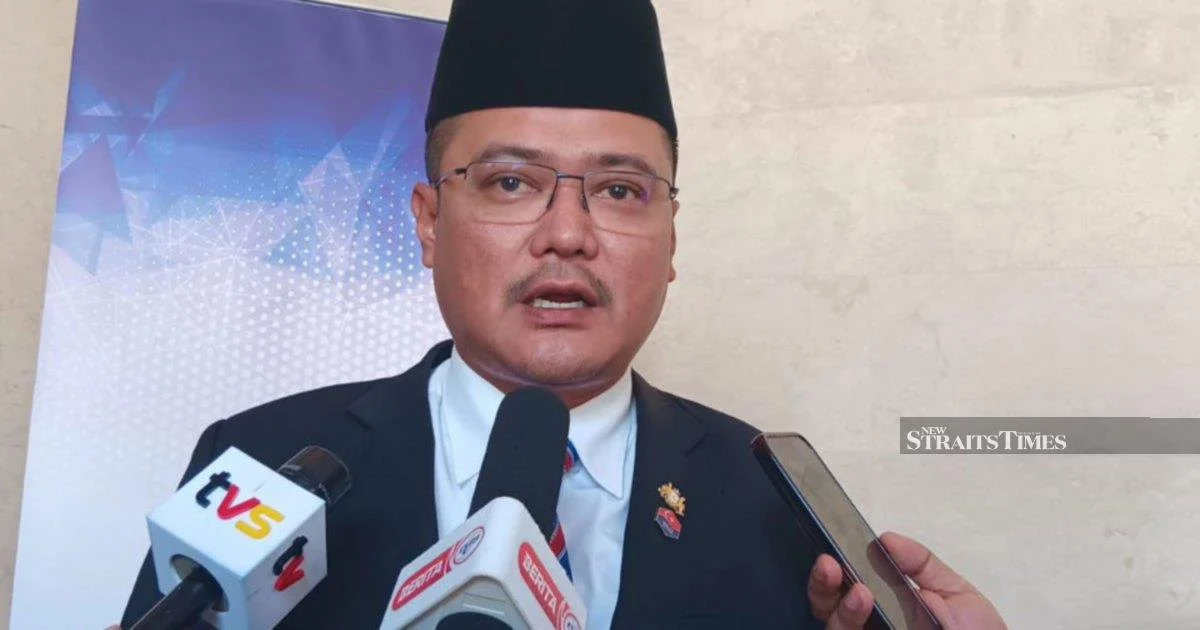 Johor BN condemns ex-speaker's palace allegations as Umno Youth claims 'hundreds' file police reports