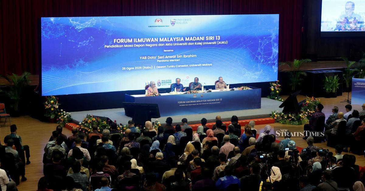 Anwar Seeks Time and Space to Repeal AUKU, Asks Students for Patience
