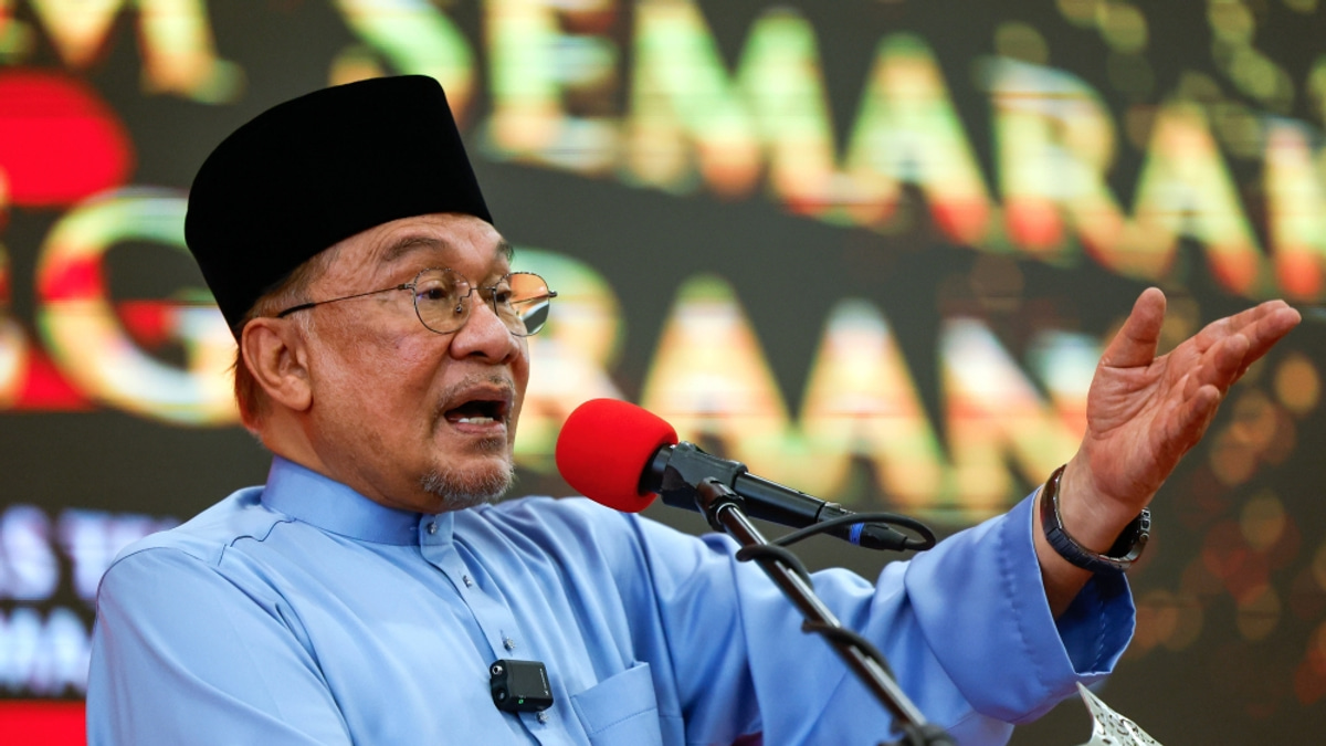 PM Anwar Defends Record Against Detractors During Negeri Sembilan Campaign Trail