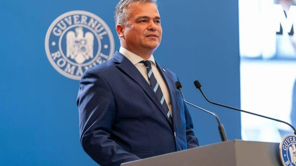 Romania's Prime Minister-Designate Presents Cabinet to Parliament Amid Coalition Uncertainty