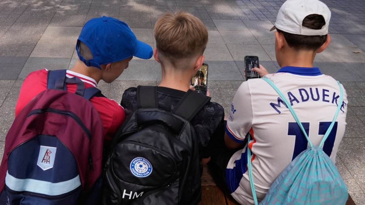 Australia Moves to Tighten Social Media Ban for Children as Initial Law Fails to Stop Youth Access
