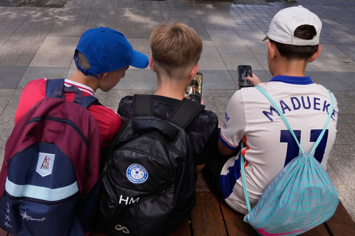 Australia Moves to Tighten Social Media Ban for Children as Initial Law Fails to Stop Youth Access