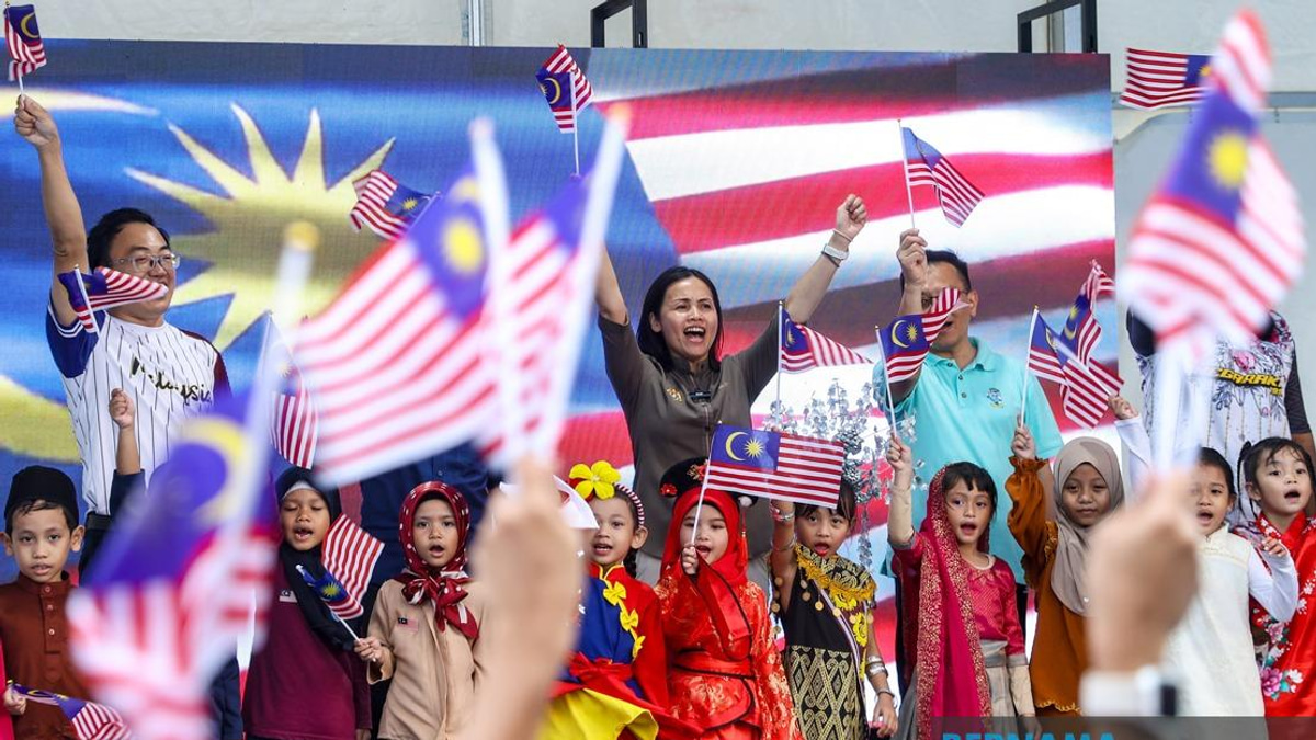 Deputy Communications Minister Teo Nie Ching Refutes Gang-Related Allegations on Social Media