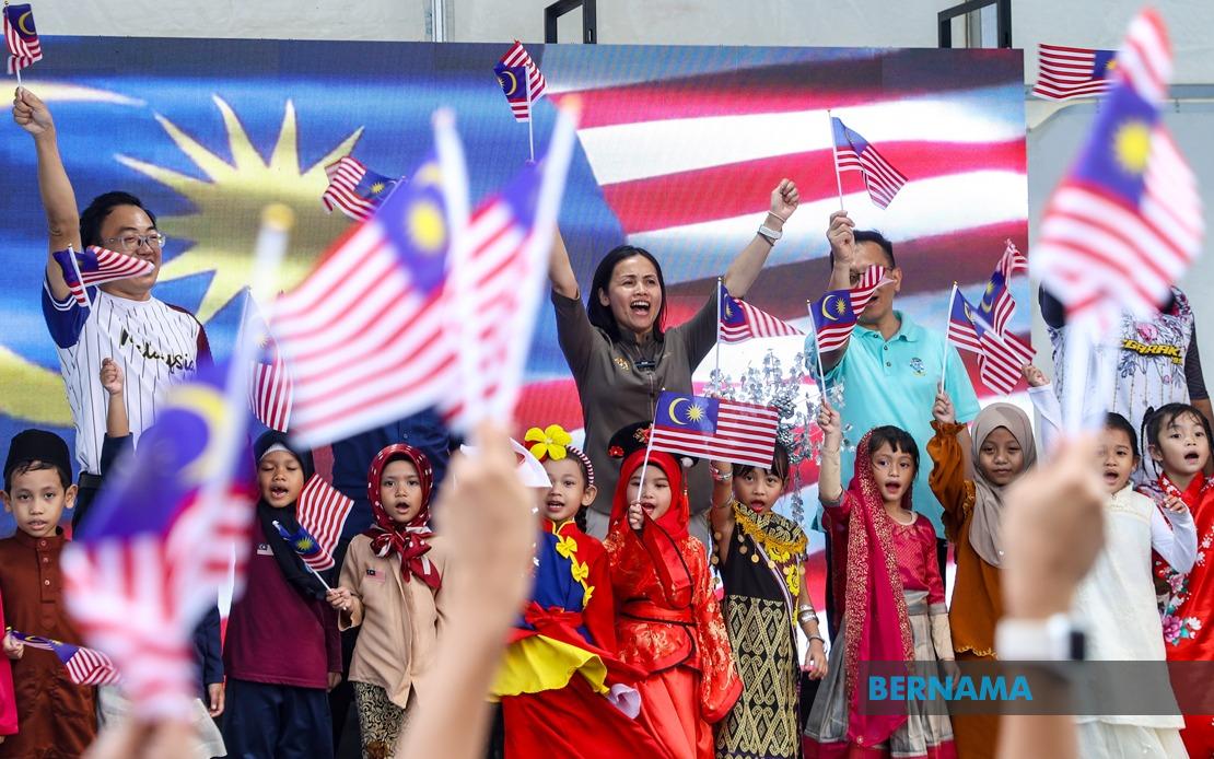 Deputy Communications Minister Teo Nie Ching Refutes Gang-Related Allegations on Social Media