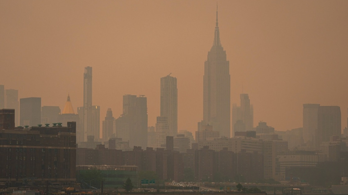 Canadian Wildfire Smoke Forces Mexican President to Reroute to World Cup Final