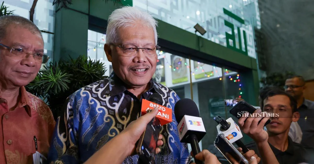Hamzah Zainudin to reclaim opposition leader's seat in parliament as Bersatu shifts realignment