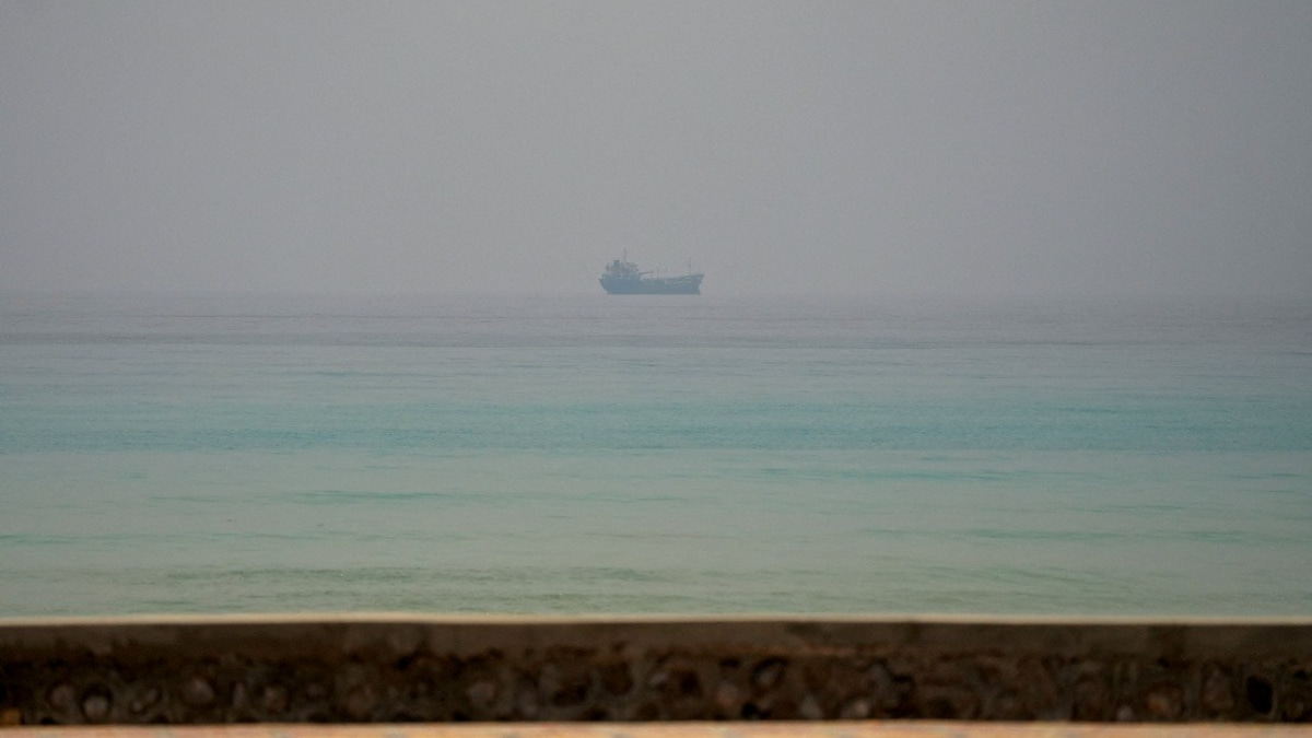 Iran's Parliament Speaker Declares Strait of Hormuz Access Conditional on Tehran's Terms
