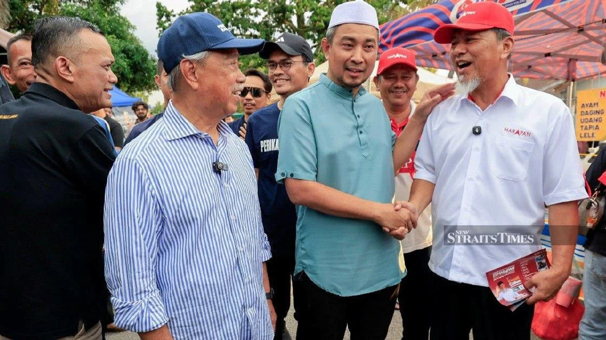 Johor Election Campaign Brings Rival Candidates Face-to-Face at Night Market