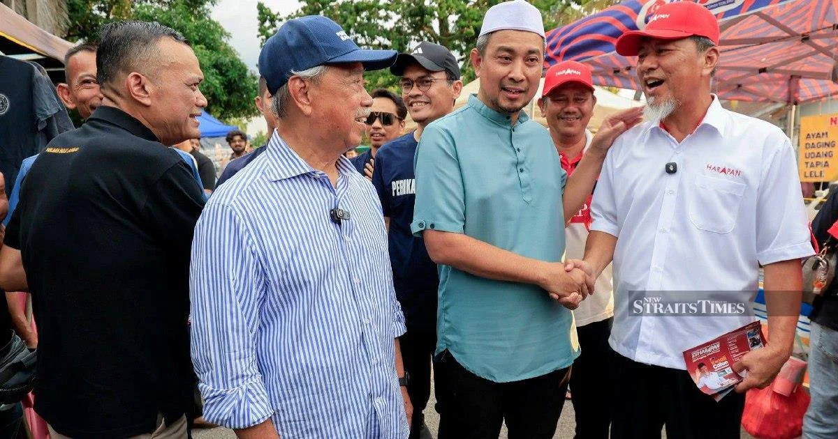 Johor Election Campaign Brings Rival Candidates Face-to-Face at Night Market