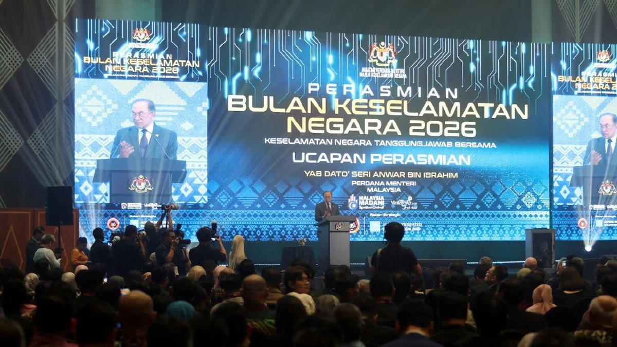Anwar Cautions Against Racial Tensions as Johor Embarks on Electoral Campaign