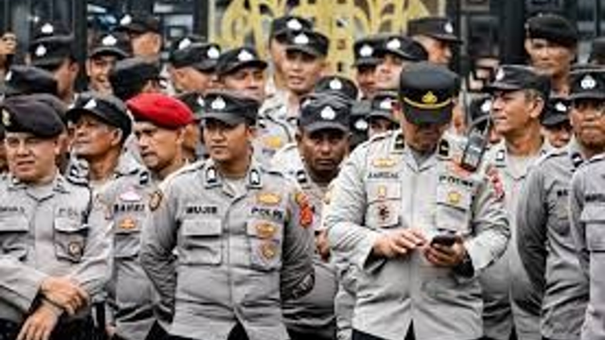 Indonesia Parliament Allows Active Police Officers to Serve in Civilian Government Posts