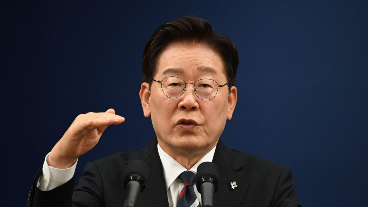South Korea's President Lee Jae Myung Faces Historic Approval Slump Amid Electoral Crisis