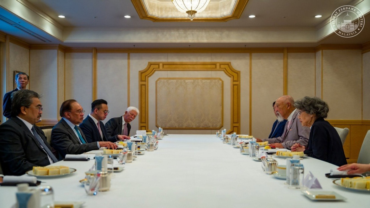 Anwar, Sasakawa Discuss Global Issues, Longstanding Cooperation