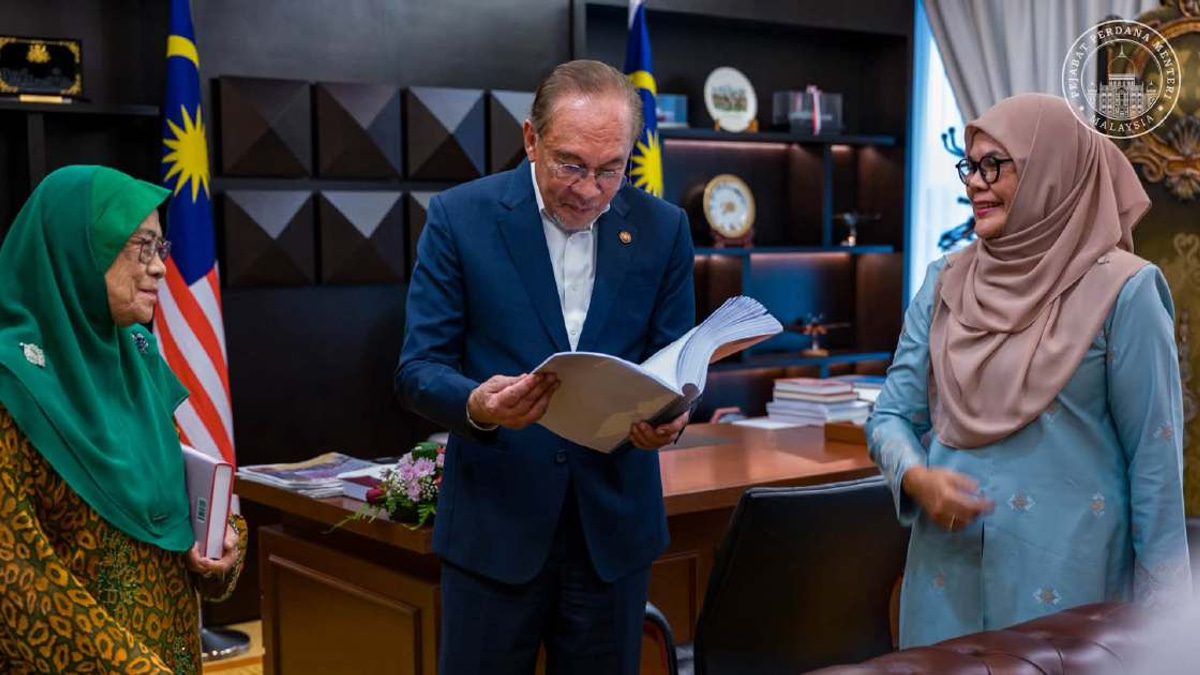 Anwar Seeks Lasting Legacy Through Compiled Ideas on Nation-Building