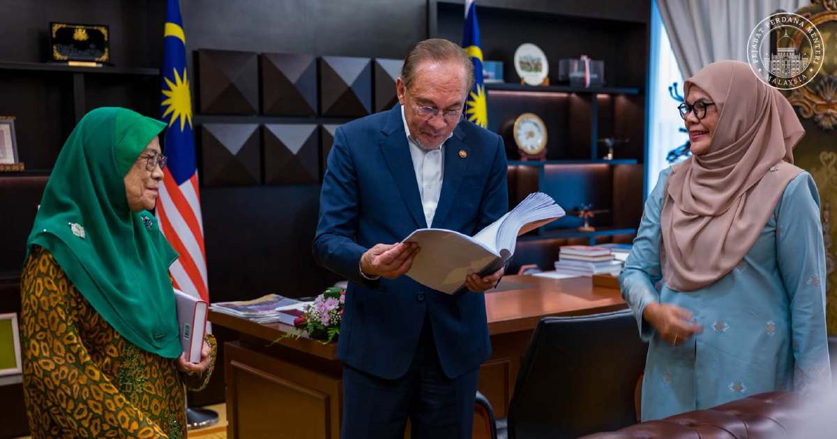 Anwar Seeks Lasting Legacy Through Compiled Ideas on Nation-Building