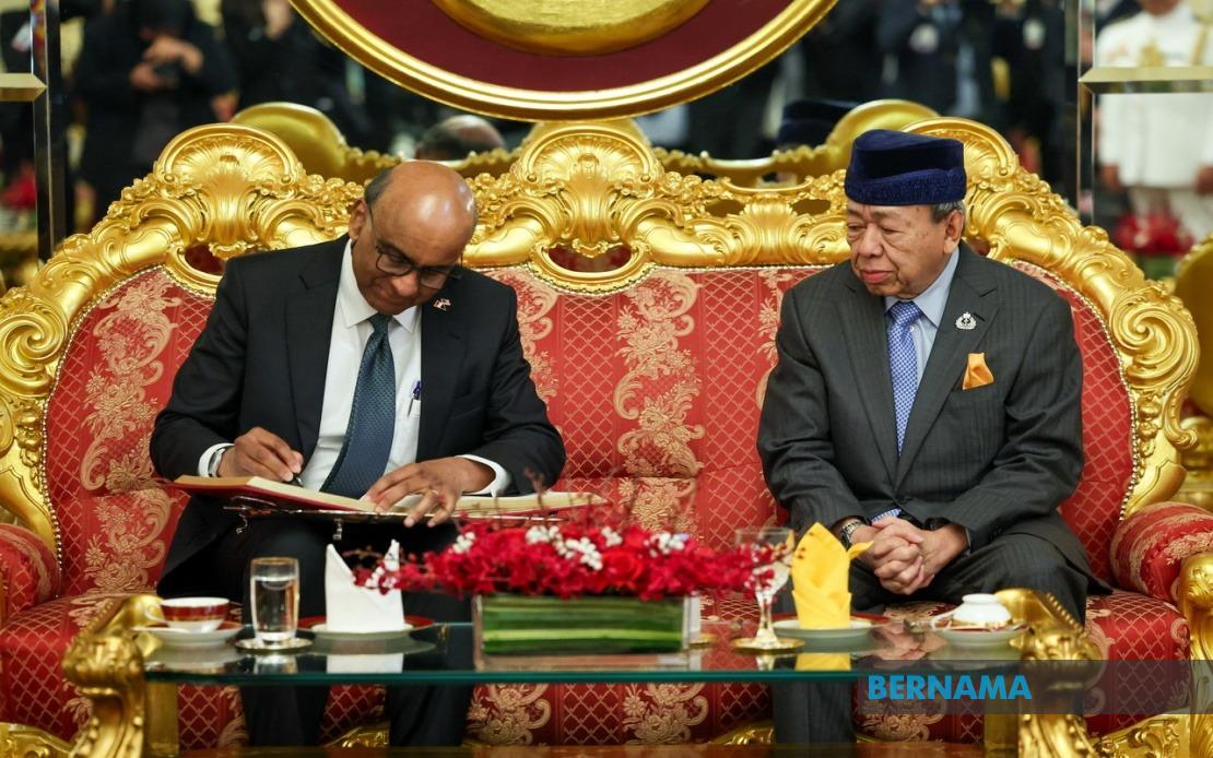 Selangor Sultan Hosts Singapore President in Bilateral Audience