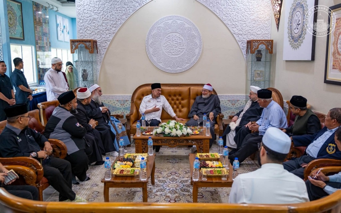Anwar Meets Three Esteemed Islamic Scholars During Malaysia Visit