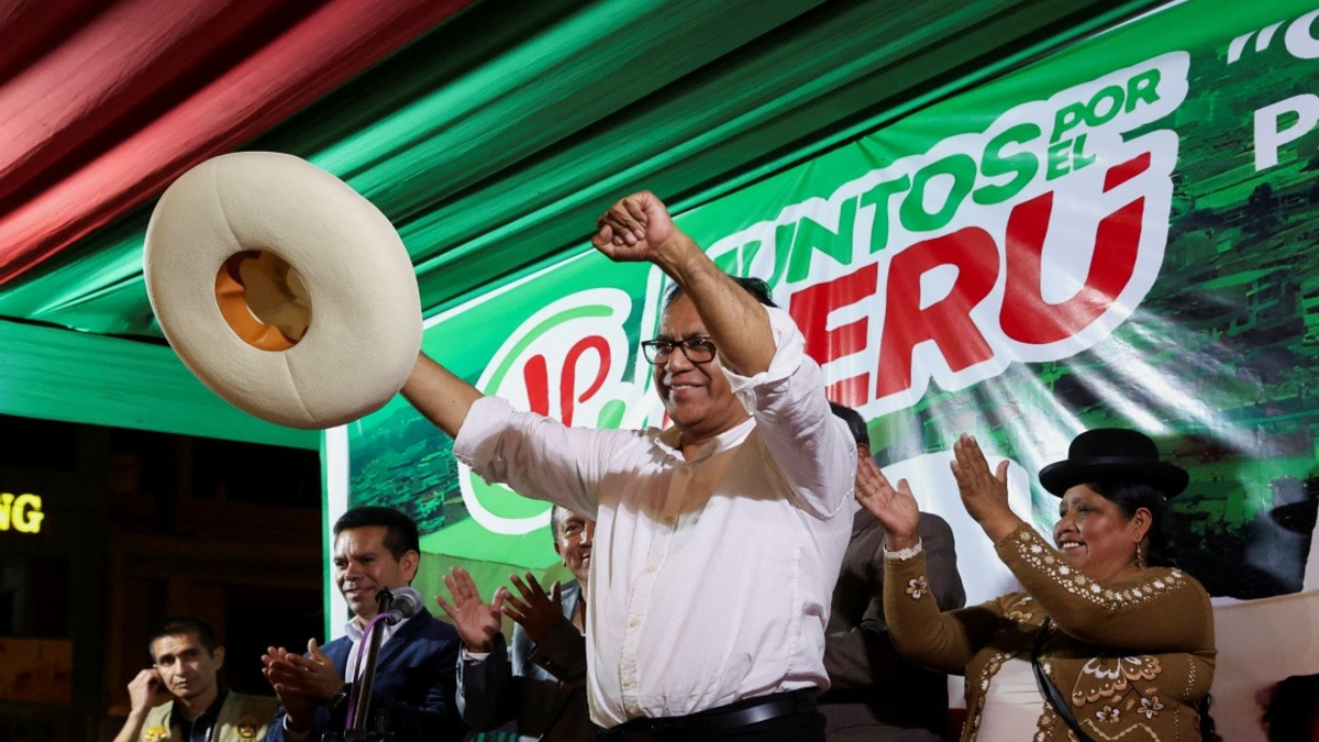 Fujimori and Sánchez Head to Peru Presidential Run-off