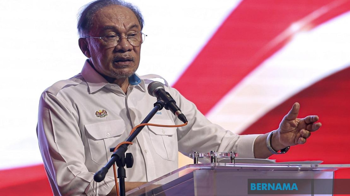 JPKK Leaders Must Uphold Integrity and Keep Public Informed, Says Anwar