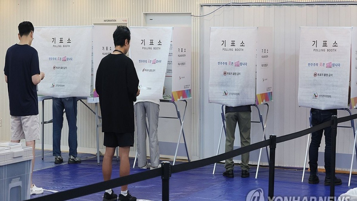 South Korea Begins Early Voting for June 3 Local Elections