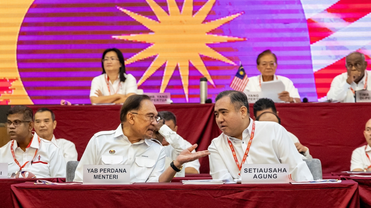 DAP Commits to Pakatan Despite Governance Challenges, Loke Says Compromise is Coalition Cost