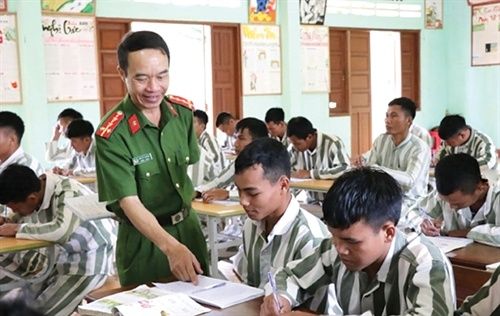 Vietnam Fast-Tracks Court System for Juvenile Drug Rehabilitation Cases