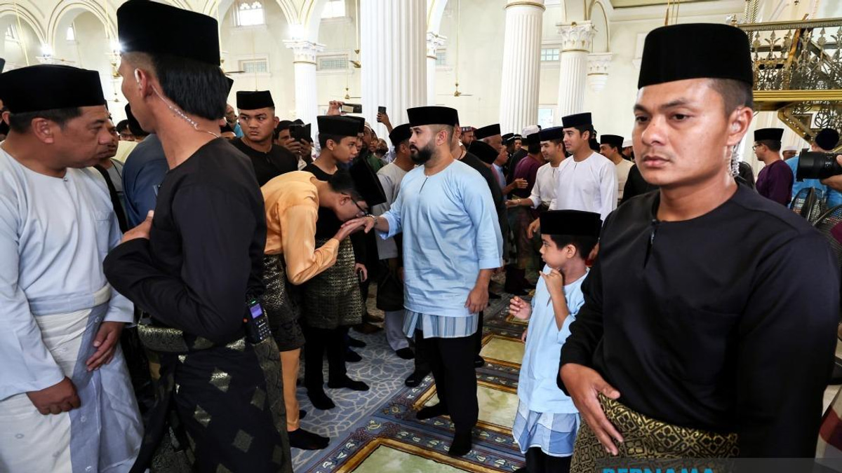 Malaysian Armed Forces Thanks Johor Regent For Defence Support