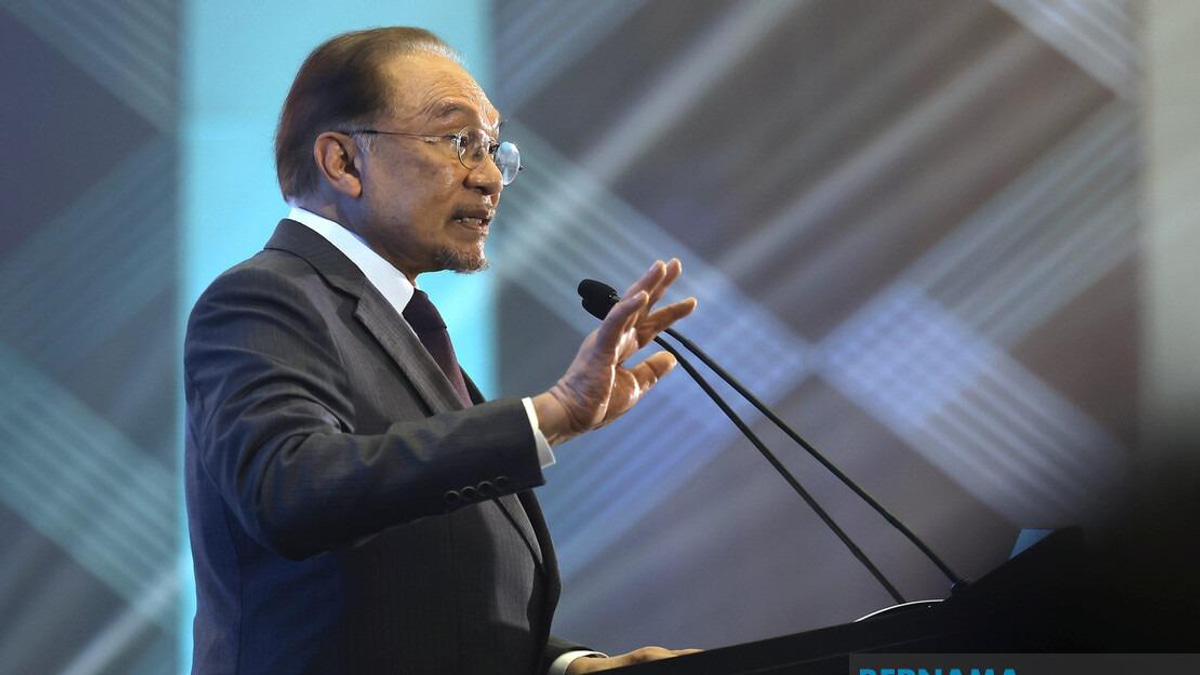 PM Anwar Urges Whole-of-Nation Security Strategy Amid AI and Tech Threats
