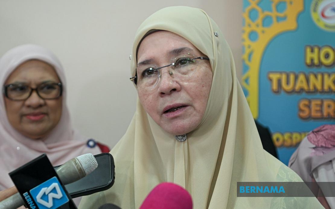 Tunku Azizah Offers Land to Orang Asli Families Caught in Maran Dispute
