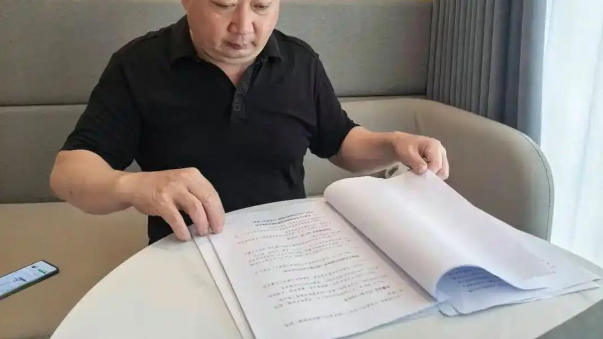 Chinese Father Sues Gaming Giants Over Son's Addiction, Seeks Regulatory Change