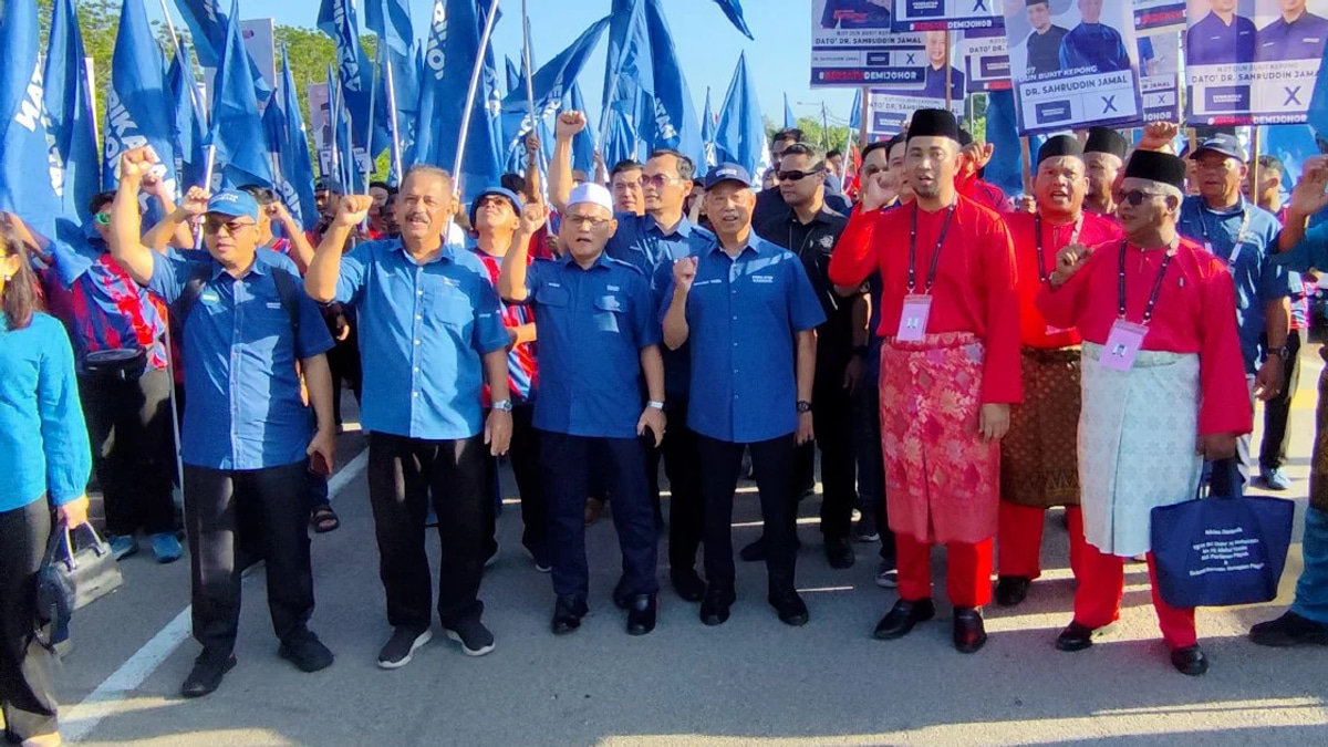 Muhyiddin's Public Show of Support for Sahruddin Signals Bersatu Unity in Johor Campaign