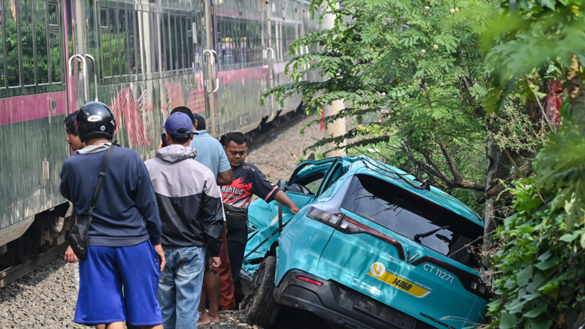 Taxi driver named in Bekasi rail disaster as safety probe finds signalling gaps