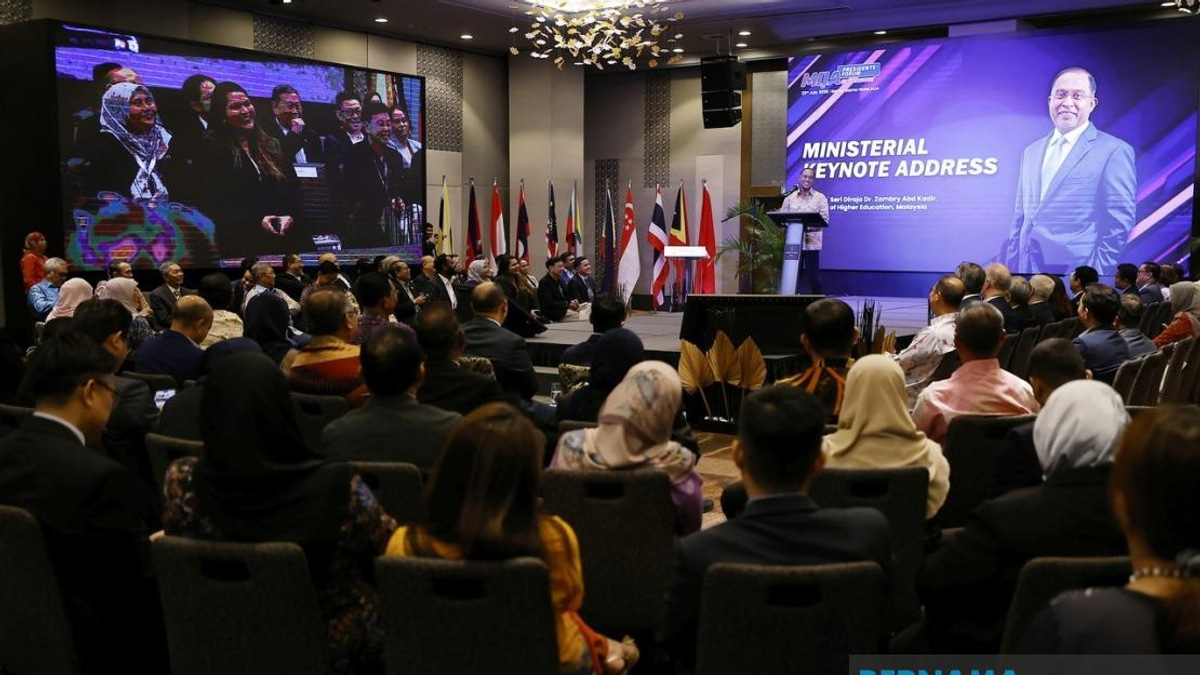 Government Committed to Safeguarding Academic Freedom, Says Higher Education Minister Zambry