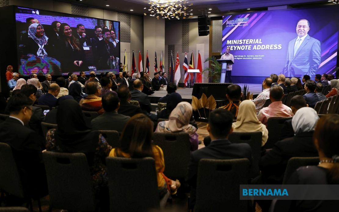 Government Committed to Safeguarding Academic Freedom, Says Higher Education Minister Zambry