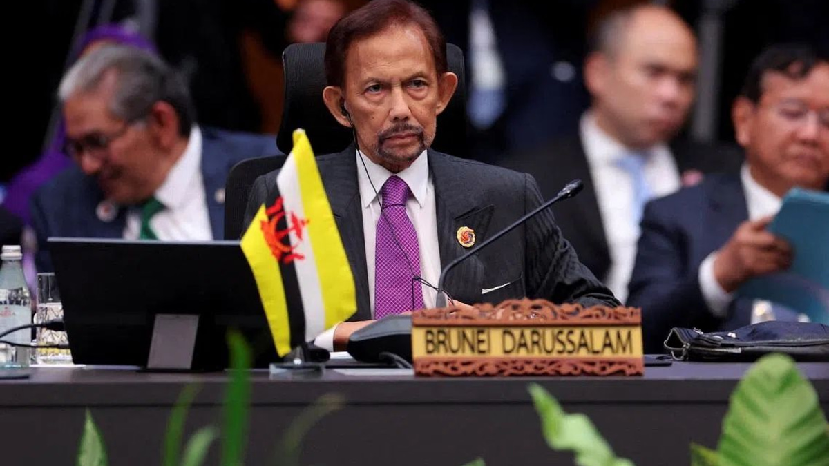 Brunei's Sultan Reshuffles Cabinet, Elevates Two Sons to Minister Posts