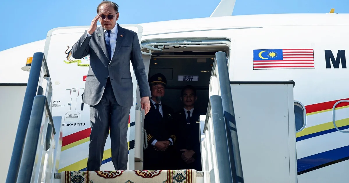 Anwar Returns to Penang Following Turkmenistan Mission, Focuses on Media and Investment Agendas