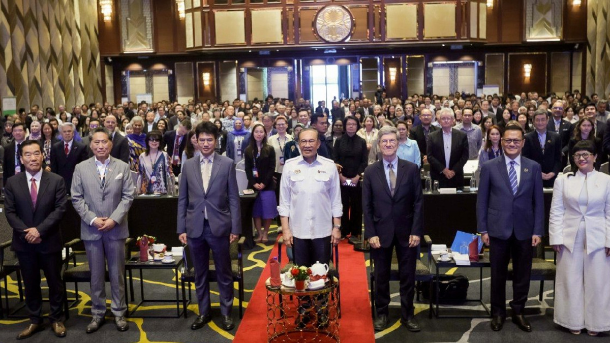 Malaysia Must Keep Nuclear Power in Asean Energy Mix, Says Anwar