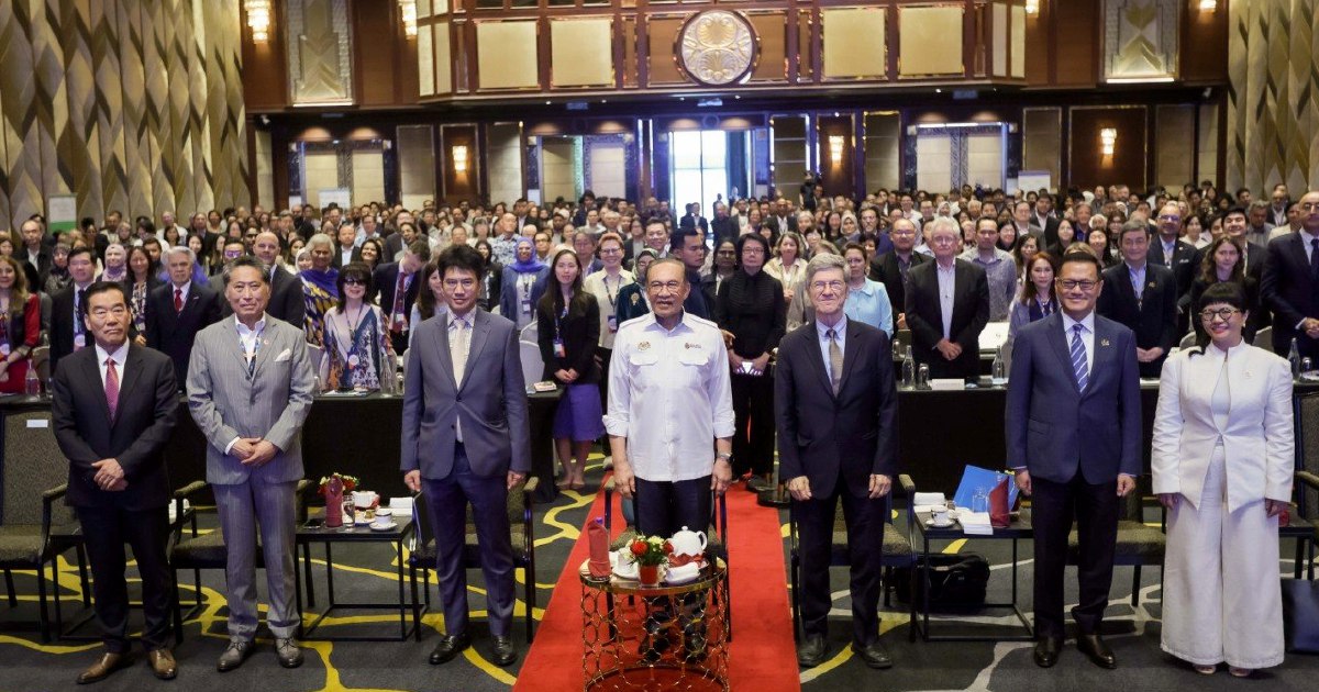 Malaysia Must Keep Nuclear Power in Asean Energy Mix, Says Anwar