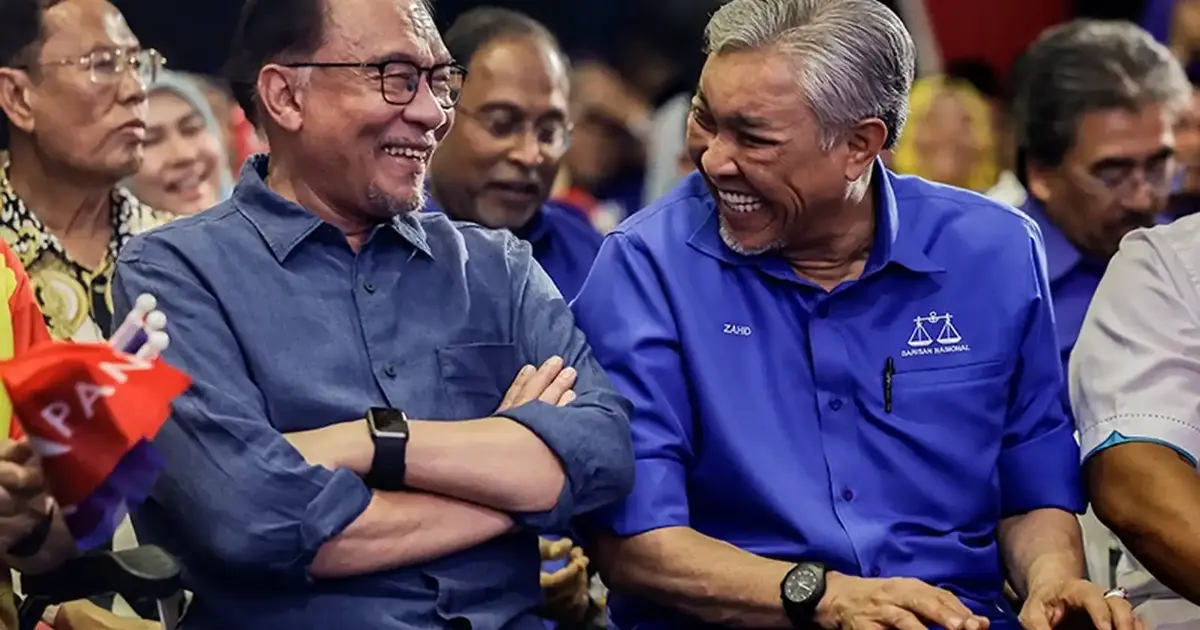 Zahid Counters Anwar's Poem With Verse of His Own, Reaffirms BN's Unity Government Pledge