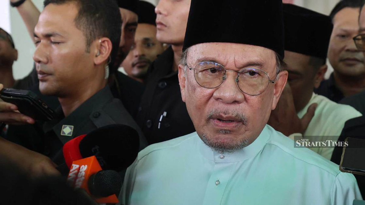 Anwar Orders Crackdown on Suspected Foreign Takeovers of Malaysian Businesses