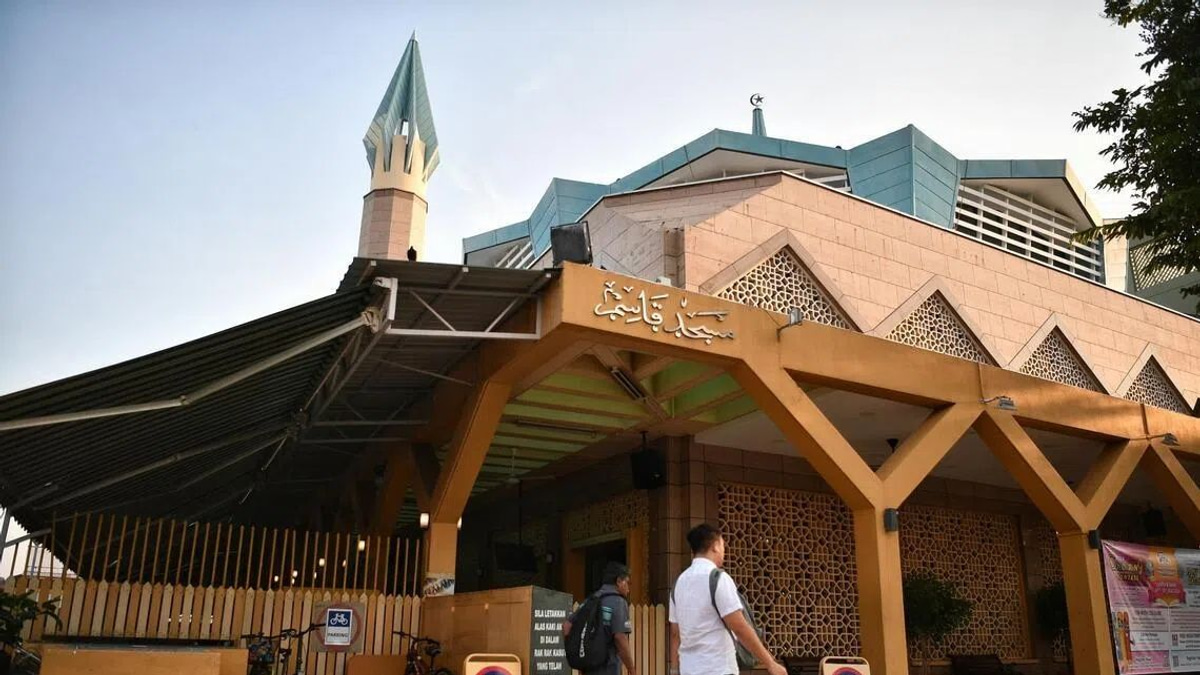 Singapore Woman loses court bid for income from grandfather's Islamic charitable trusts
