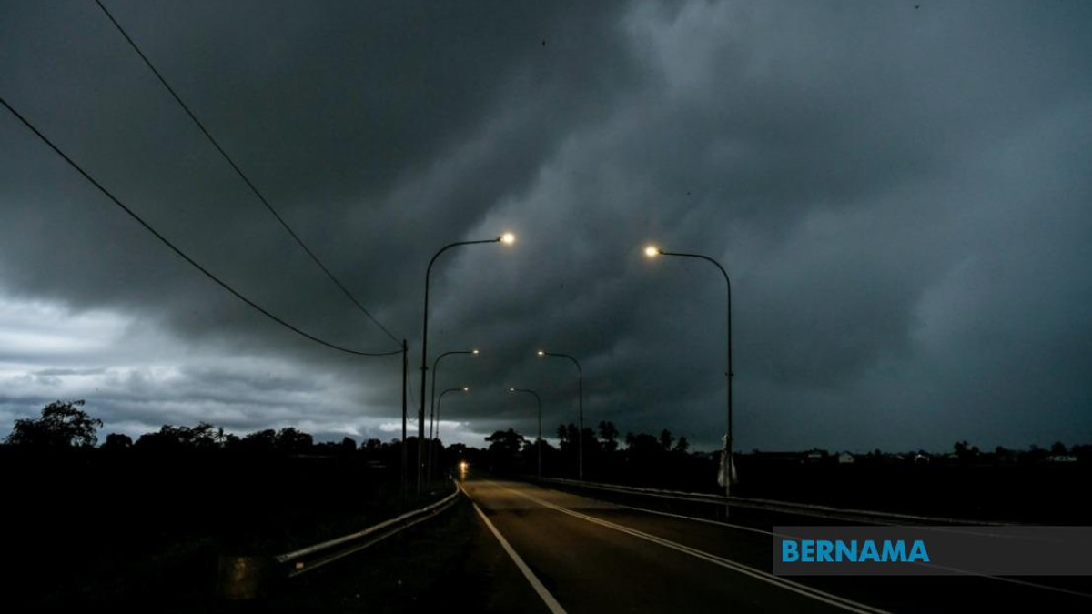 MetMalaysia Issues Thunderstorm Warning Across Six States and Labuan