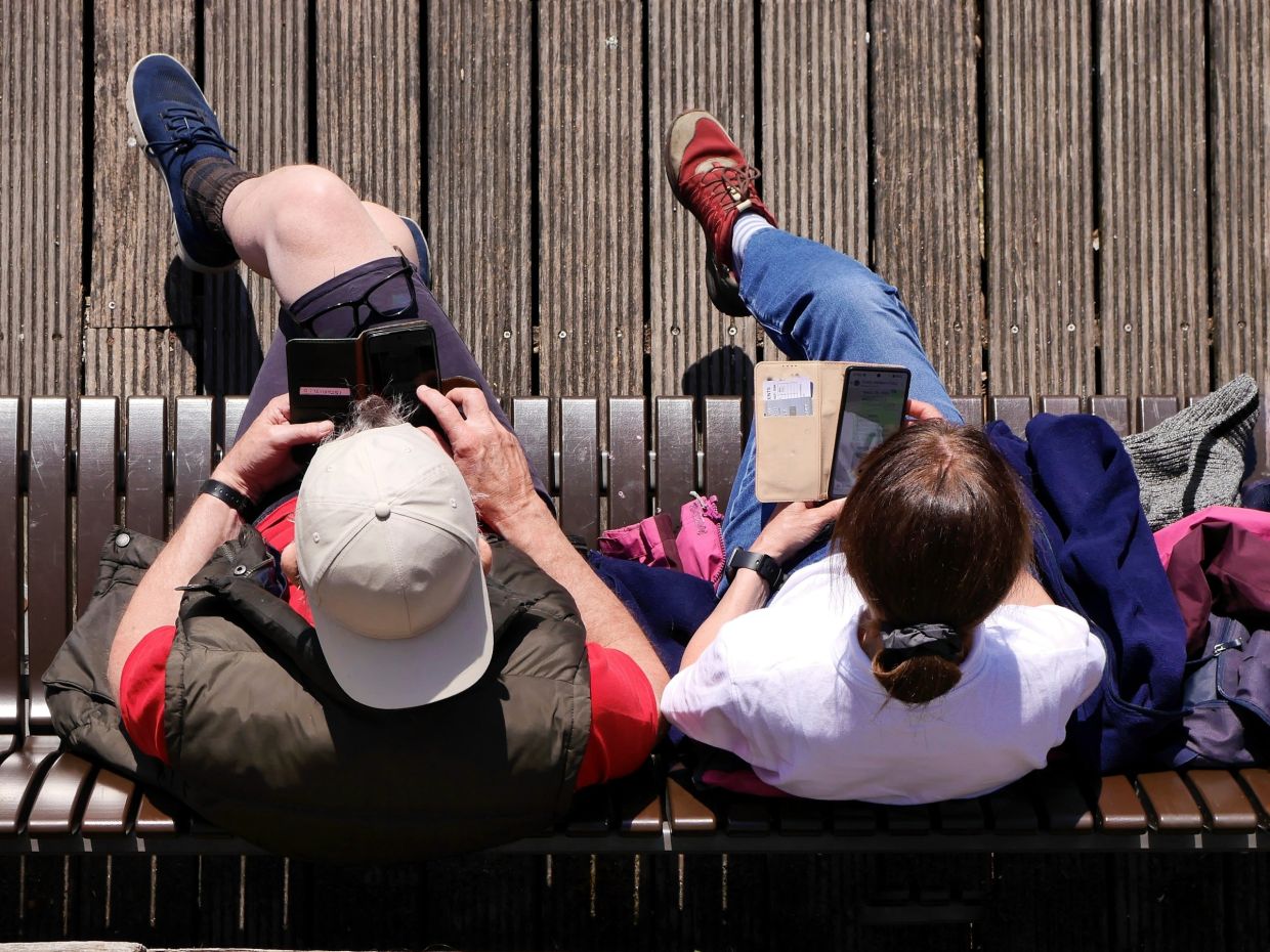 Parental phone distraction undermines child development, research reveals