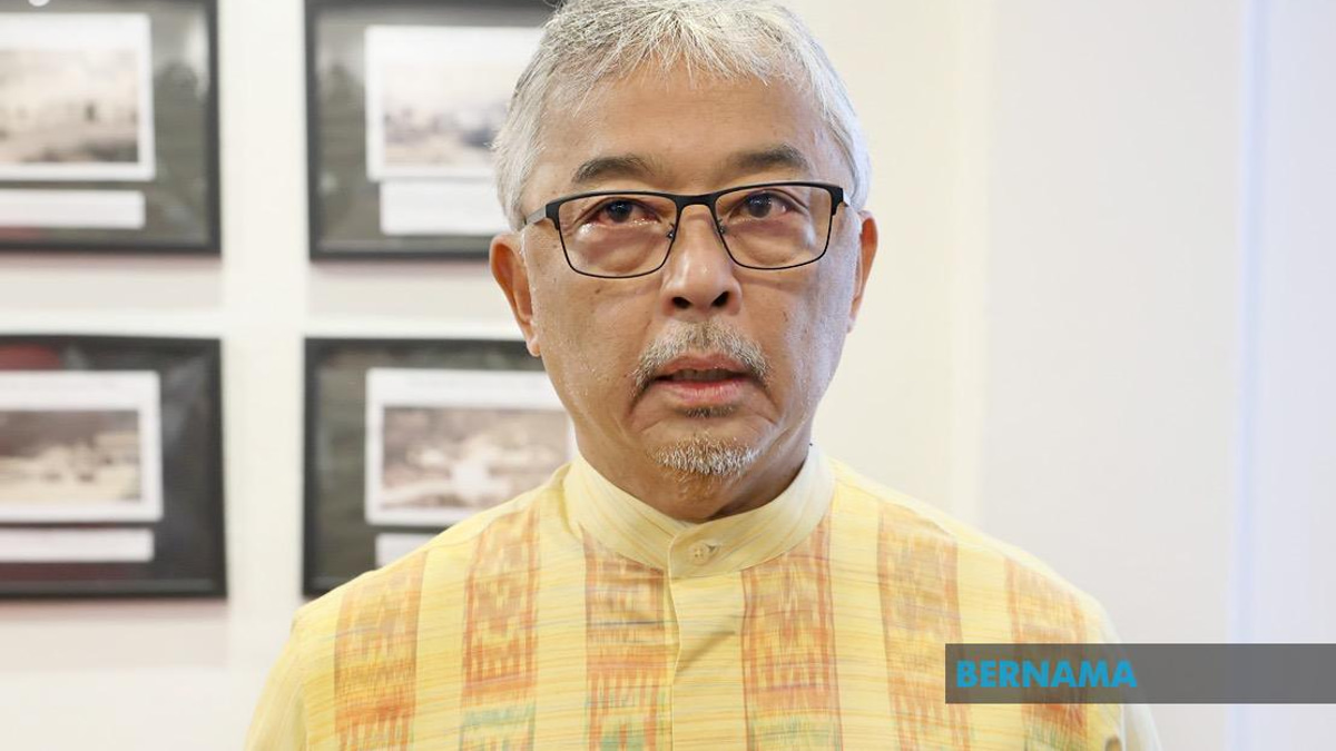 Pahang Sultan Marks Sekolah Sultan Ahmad's Century of Educational Excellence