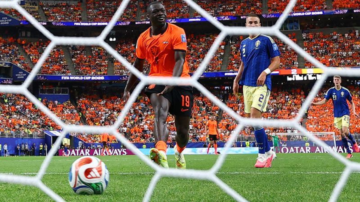Brobbey's brace against Sweden positions him as heir to Depay's striker role for Netherlands